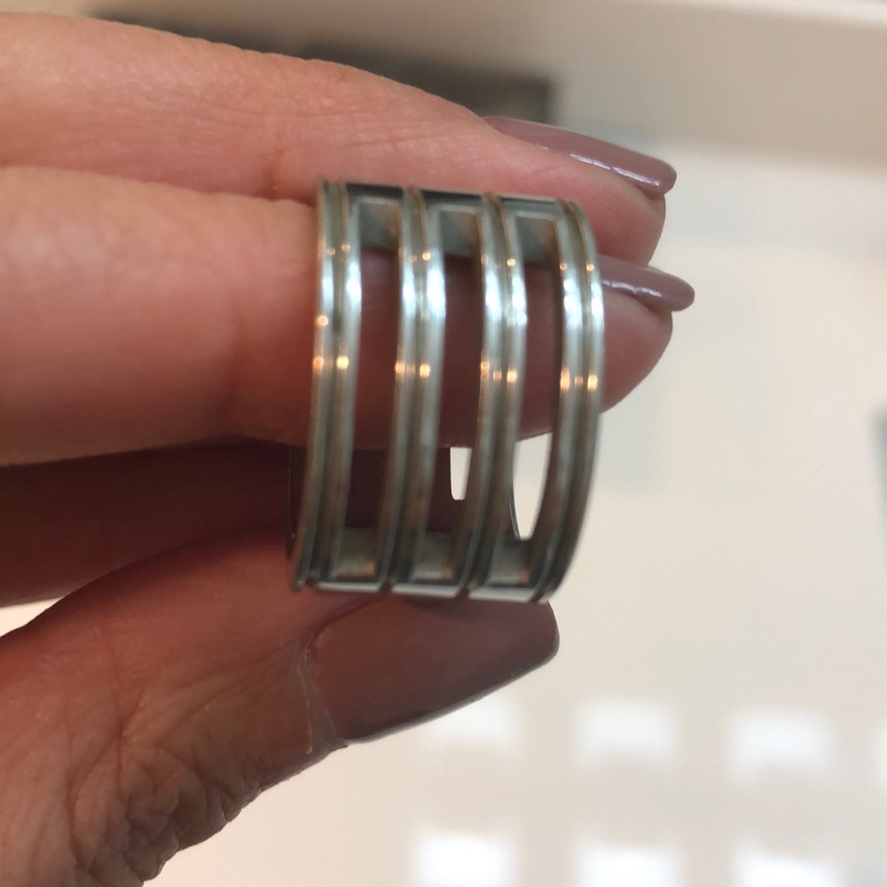 Ring - Picture 5 of 8